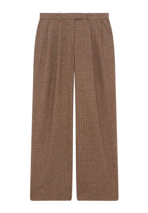Pantalones de cuadros marrones con un ajuste holgado, frente con plisados y una textura suave. Presenta un diseño clásico de patrones en tonos oscuros y claros.