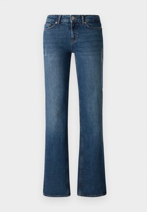 Jeans in denim blu scuro con design a gamba svasata, caratterizzati da un leggero sbiadimento e dettagli logori vicino alle cosce e nelle aree del ginocchio.