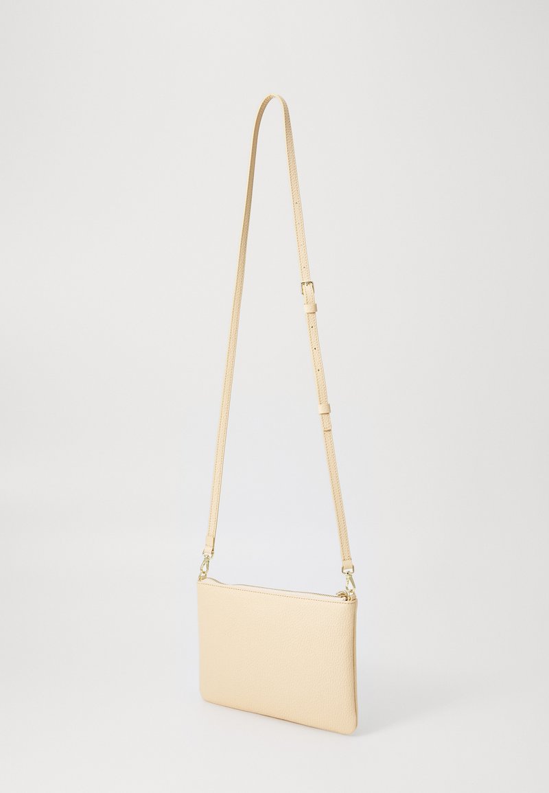 Sac Bandoulière Coccinelle Betulla - Cuir De Vache Orange - Neuf Avec étiquettes - Modèle Best