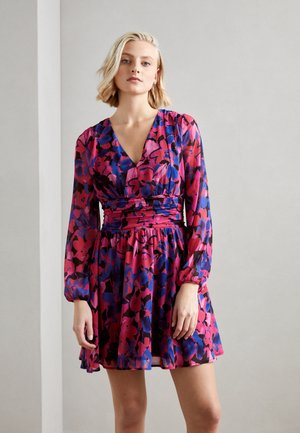 QS MIT ALL-OVER - Vestido Informal - Schwarz/negro
