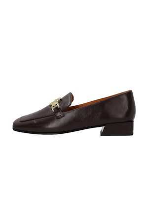 Mørkebrune læder lave hælede loafers med en guldfarvet metaldetalje på toppen, firkantet tå og glat finish.