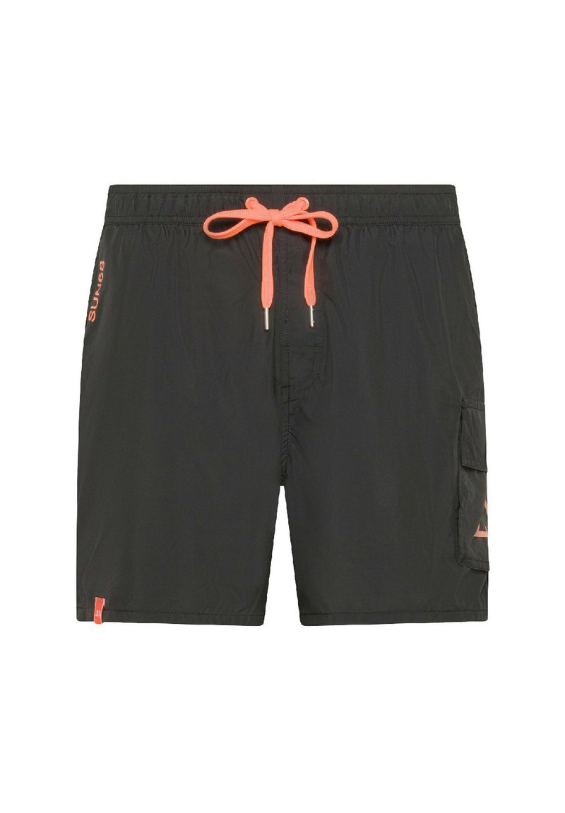 Pantaloni da bagno neri con una cintura elastica e un cordino arancione. Dotati di una tasca laterale cargo e un discreto dettaglio del logo. Tessuto leggero.