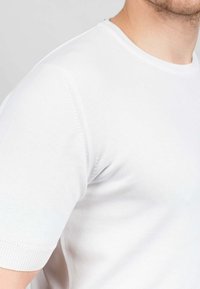 Thumbnail Image 2