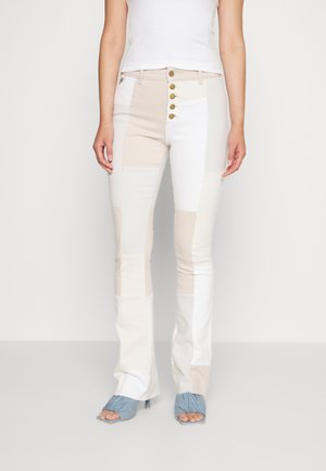 LOIS Jeans PALMA - Calças de ganga à boca de sino - white denim