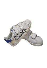 Sneaker bianche con cinturini in Velcro e un tallone blu, caratterizzate da grafiche colorate e una punta testurizzata. Suola in gomma.