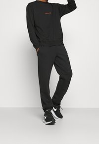 Mennace Sudadera - black