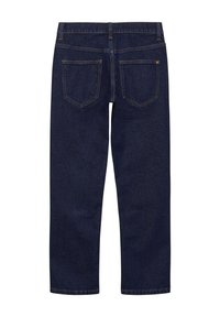 Jean en denim bleu avec une coupe droite, un design à cinq poches et une finition délavée foncée. Présente des coutures visibles et une taille avec passants de ceinture.