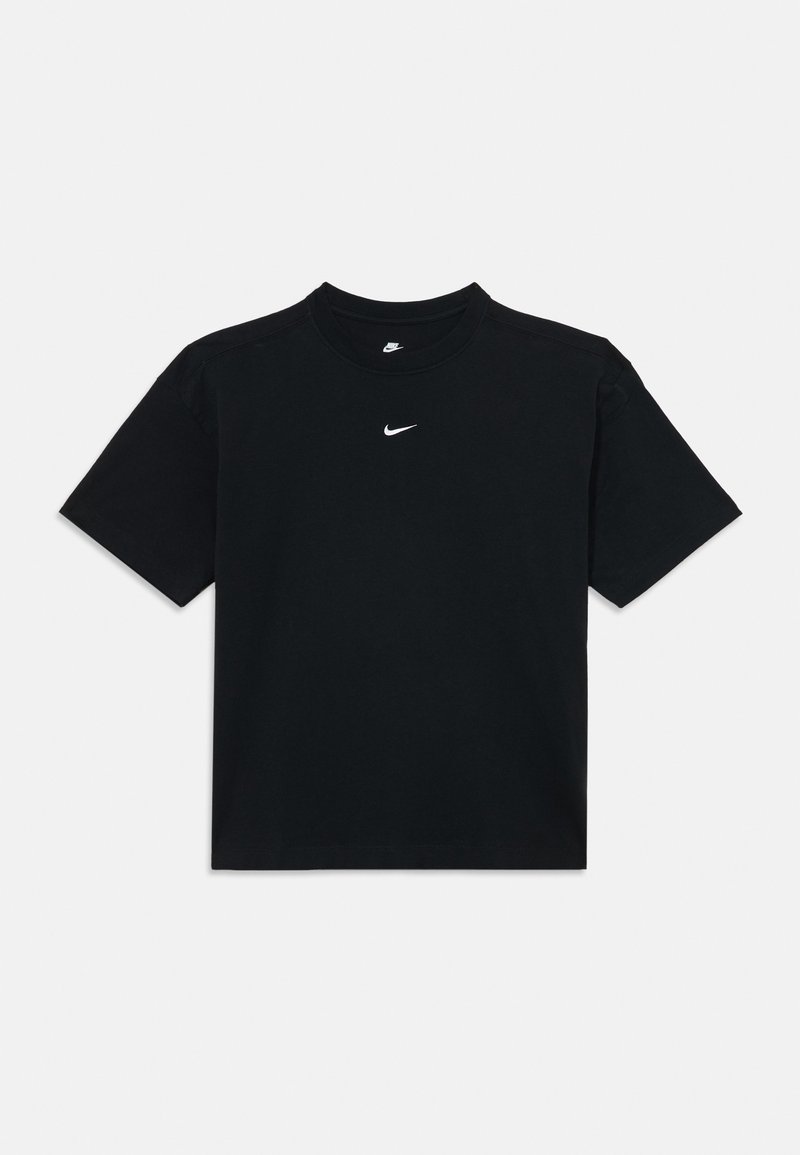 Černé krátké rukávy bavlněné tričko s klasickým výstřihem, které má na hrudi malé bílé logo Nike. Jednoduchý design bez vzorů.