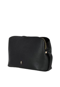 Czarna torebka skórzana o teksturowanej powierzchni, z zamkiem błyskawicznym, z dodatkami w kolorze złotym i smukłym kształtem. Idealna do codziennego użytku.