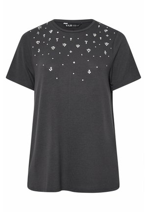 T-shirt gris à manches courtes, col rond, orné de fleurs blanches éparses, en tissu doux, coupe décontractée et ourlet droit.