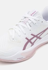 ASICS SKY ELITE 3 - Röplabdacipők - white/watershed rose