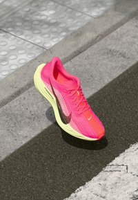 Nike Performance - PEGASUS PLUS - Silniční běžecké boty - hyper pink/sequoia/bright crimson/barely volt/sail Miniatura obrázku 1