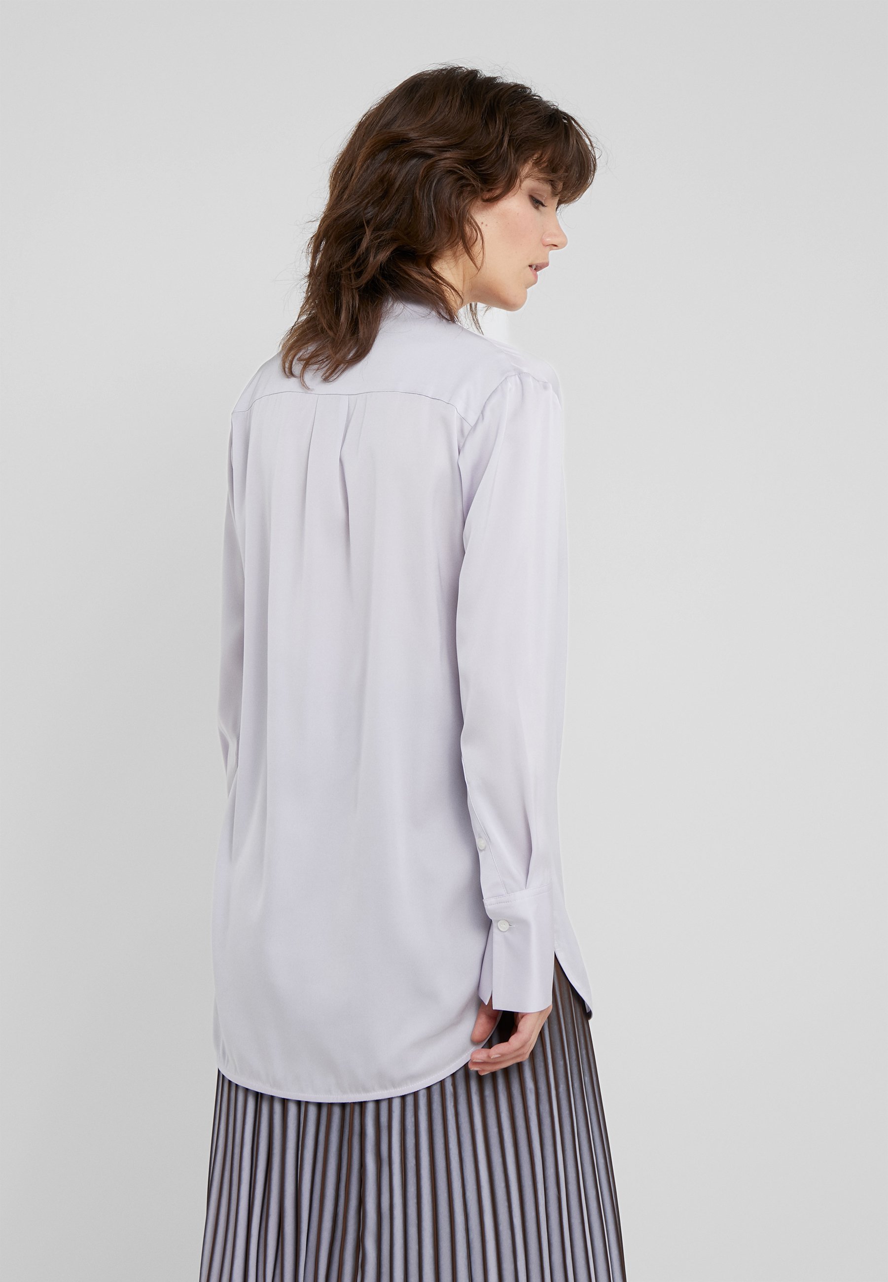 By Malene Birger DELIA Bluser cool lavender Zalando.no Iro RAMALAN Skjorte black Zalando.no
