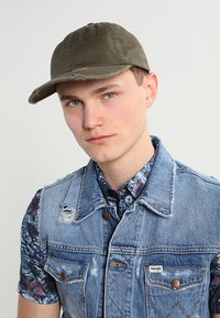 Flexfit PROFILE  - Cap - buck