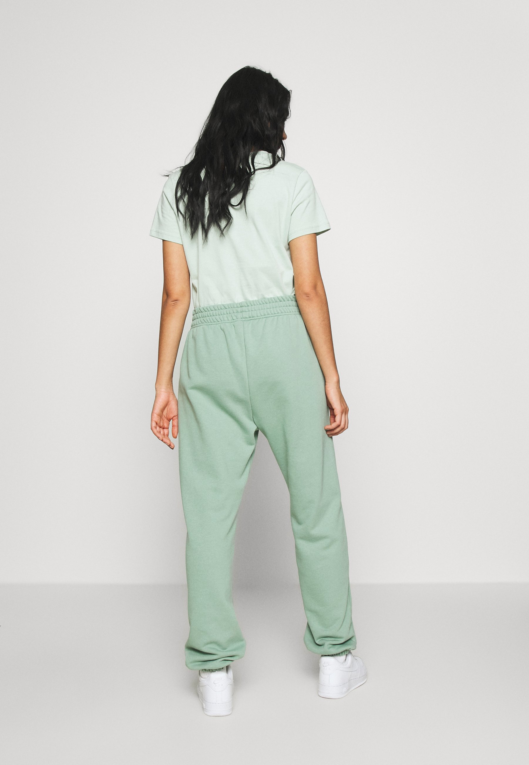 nike silver tracksuit