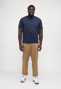 Tommy Hilfiger ESSENTIAL TEE - Basic T-shirt - desert sky heather