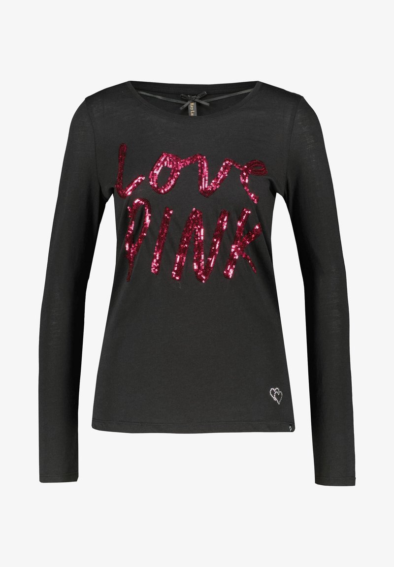 T-shirt a maniche lunghe nera, con testo in paillettes rosse "LOVE PINK" e un piccolo cuore accentuato vicino all'orlo. Tessuto morbido con una vestibilità rilassata.