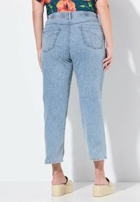 Ulla Popken BRODERIE ANGLAISE - Džíny Straight Fit - light blue