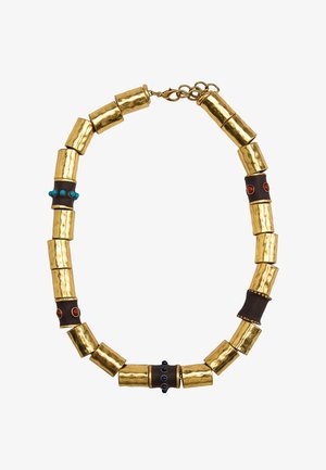 Złoty naszyjnik z metalowymi cylindrycznymi ogniwami w technice młotkowanej, przerywany ciemnymi skórzanymi akcentami z turkusowymi i czerwonymi koralikami.
