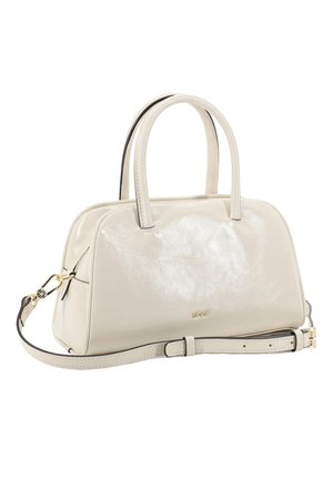 Cremefarbene Lederhandtasche mit zwei Henkeln, abnehmbarem Riemen, goldfarbener Hardware und kleinem Markenlogo auf der Vorderseite.