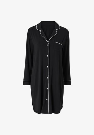 Nuisette noire à manches longues en tissu doux, dotée d'un devant boutonné, d'un passepoil blanc le long du col et de la poche, et d'une coupe classique.