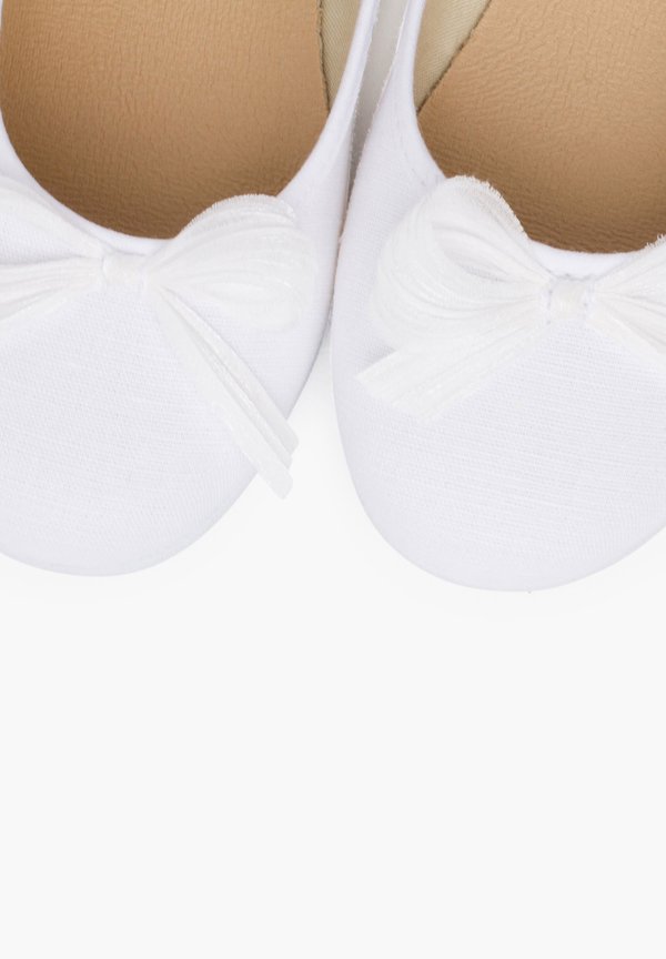 MERCEDITAS LAZO BRILLO NACARADO – Lauflernschuh – blanco