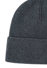 Graue gestrickte Beanie-Mütze mit einem gerippten Muster und einem umgeschlagenen Saum. Nahtloser oberen Teil und weicher Stoff, geeignet für kaltes Wetter.