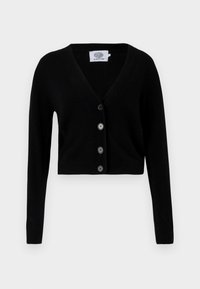 Cardigã preto cropped feito de material suave, com decote em V, mangas longas e seis grandes botões pretos na frente.