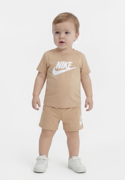 Nike Sportswear CLUB UNISEX SET - Tricou cu imprimeu - hemp