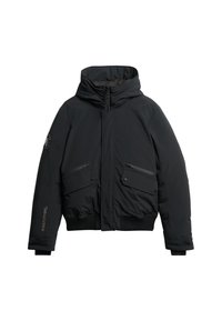 Sort puffjakke med hætte, to lynlåslommer foran, ribbede manchetter og "Superdry NYC" logoet på ærmet.