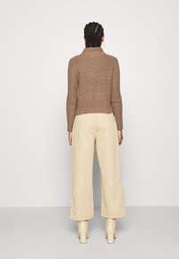 Monki Strickpullover - beige