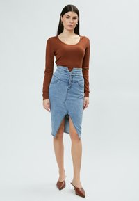 INFLUENCER CREW-NECK - Strickpullover - caramel