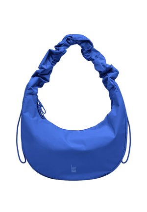 Borsa in tessuto blu con una forma morbida e arrotondata, caratterizzata da un manico arricciato e un dettaglio con chiusura a zip. Texture liscia, design minimalista.