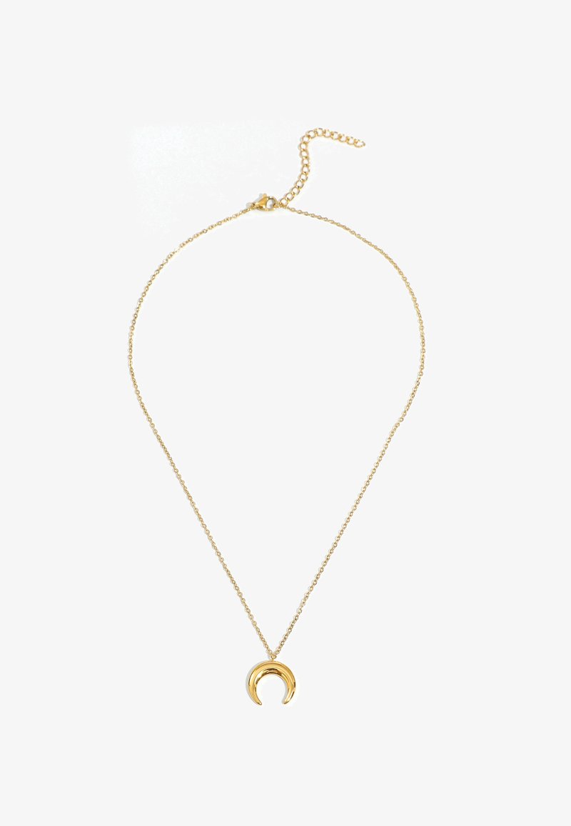 Zarte Goldkette mit verstellbarem Verschluss und mondförmigem Anhänger auf weißem Hintergrund.