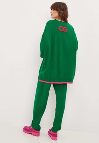 Cesare Gaspari OVERSIZED JOGGER SET  - Spodnie treningowe