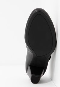 Caprice Pumps - black