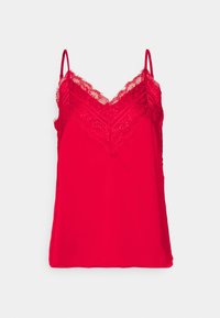 Camisola in satin rosso con spalline regolabili, caratterizzata da un delicato bordo in pizzo lungo il colletto e l'orlo, che offre una texture morbida e liscia.