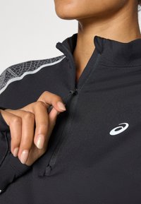ASICS LIMITED SERIES LITE-SHOW TOP - Tops ar garām piedurknēm - performance black