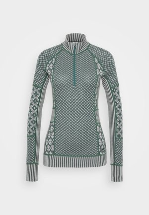 Grønn og grå mønstret langermet genser med halv-zip krage, som har strukturert strikk og stripete detaljer på mansjetter og sider.