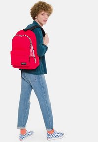 Eastpak OUT OF OFFICE - Dagryggsäck - bold taped