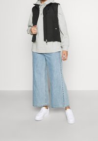 Vero Moda Petite Vesta - black