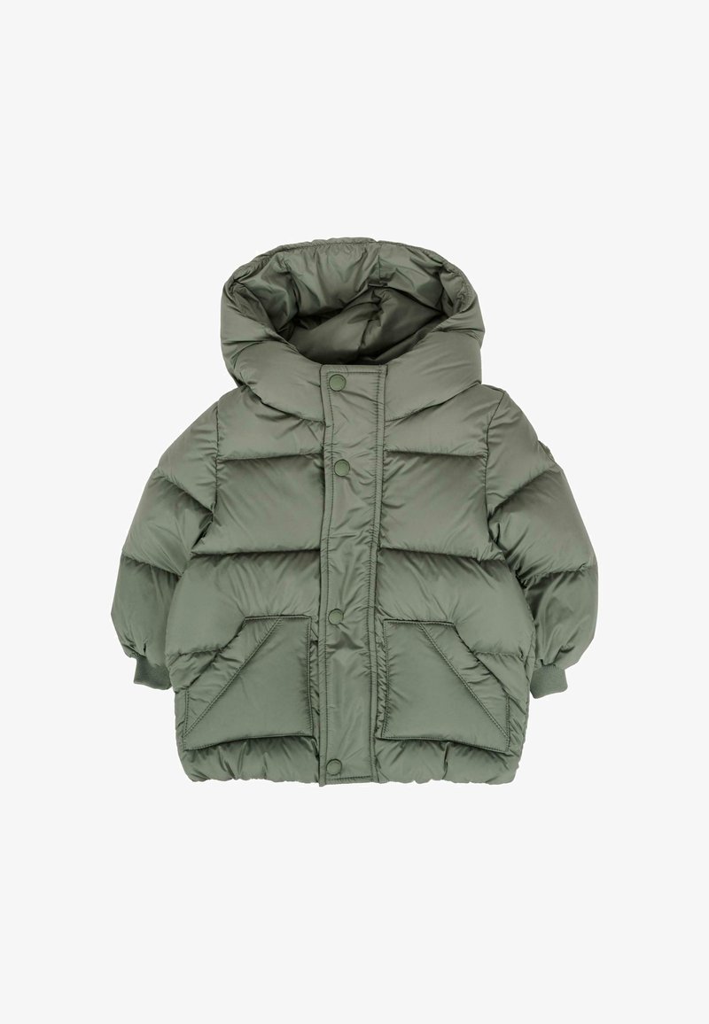 Zielona kurtka puchowa z dużym kapturem, guzikami z przodu i dwoma dużymi kieszeniami. Gładka faktura z pikowanymi sekcjami na całej powierzchni.
