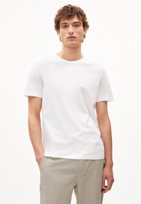 ARMEDANGELS - JAAMES - Basic T-shirt - white Thumbnail Image 1
