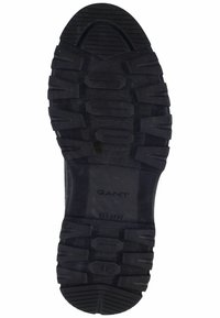 Suola di scarpa in gomma nera con un motivo testurizzato, caratterizzata da profonde scanalature e rilievi per la trazione. Logo inciso e taglia "41" visibili.