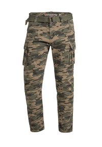 Miesten suoralahkeiset cargo-housut vihreässä ja ruskeassa maastokuvioinnissa, joissa useita taskuja ja oliivinvihreä kangasvyö.