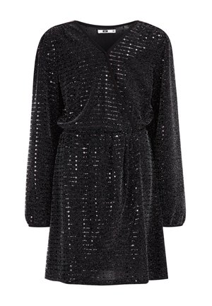 Czarna krótka sukienka z długim rękawem, dekoltem w kształcie litery V, elastyczną talią oraz błyszczącymi, cekinowymi pionowymi paskami na całym materiale.