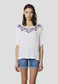Seleccionado, blanco white