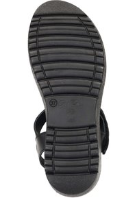 Sola di sandali nera con un motivo di gomma testurizzata, caratterizzata da costolature per una migliore presa. Include il marchio e le informazioni sulla taglia sulla soletta.