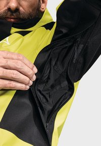 Giacca resistente agli agenti atmosferici verde lime e nera con chiusura frontale a zip e tasca interna con rivestimento morbido.