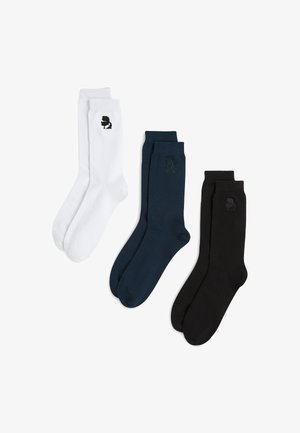 Három pár sportzokni: fehér fekete logóval, sötét tengerészkék és egyszínű fekete, mind puha anyagból készült, bordázott felső résszel a kényelmes illeszkedés érdekében.